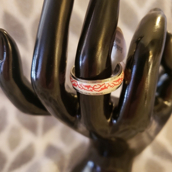 NEW Unisex Stainless Steel Glow In The Dark Tribal Band Ring Size 11.5 - Picture 2 of 6
